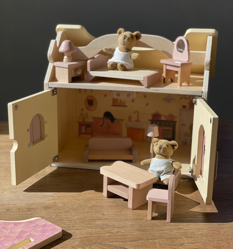 Egmont Toys Дерев'яний ігровий будиночок з ведмедиками 